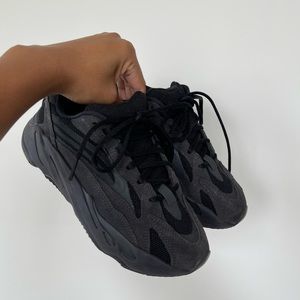 Adidas Yeezy 700 V2